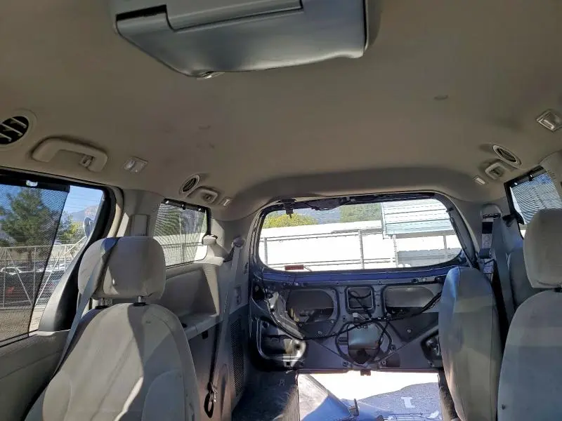 2016 TOYOTA SIENNA LE  
