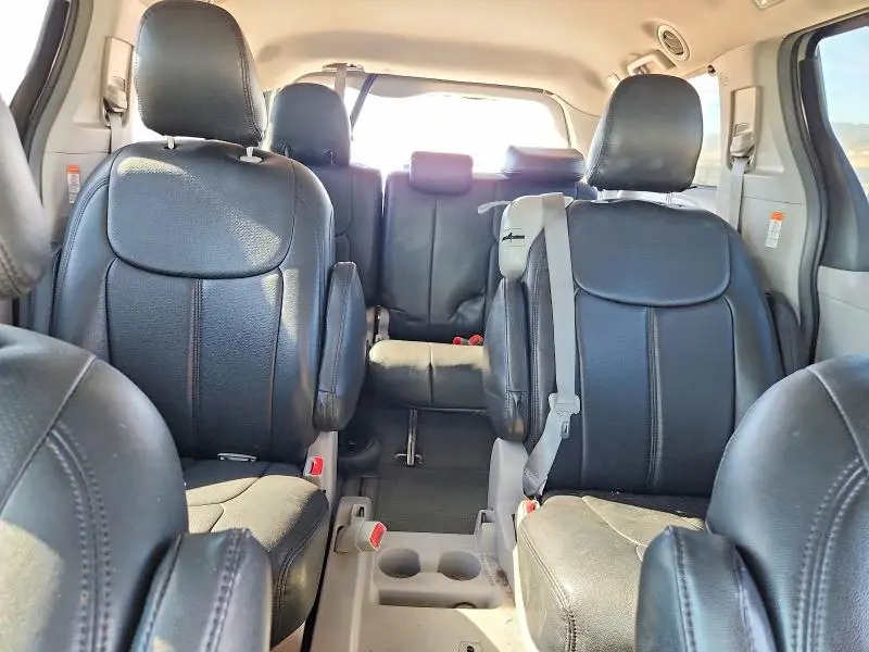 2015 TOYOTA SIENNA LE  