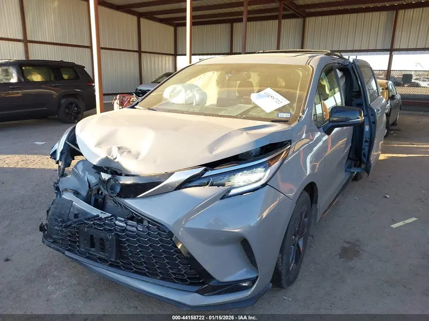 2024 TOYOTA SIENNA XSE