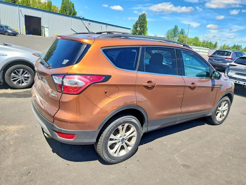 2017 FORD ESCAPE SE  