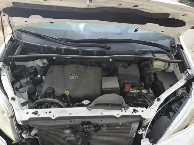 2017 TOYOTA SIENNA   