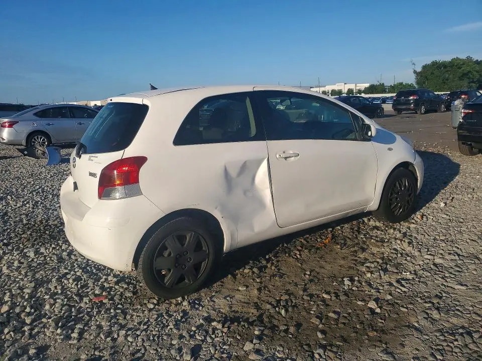 2011 TOYOTA YARIS BASE  