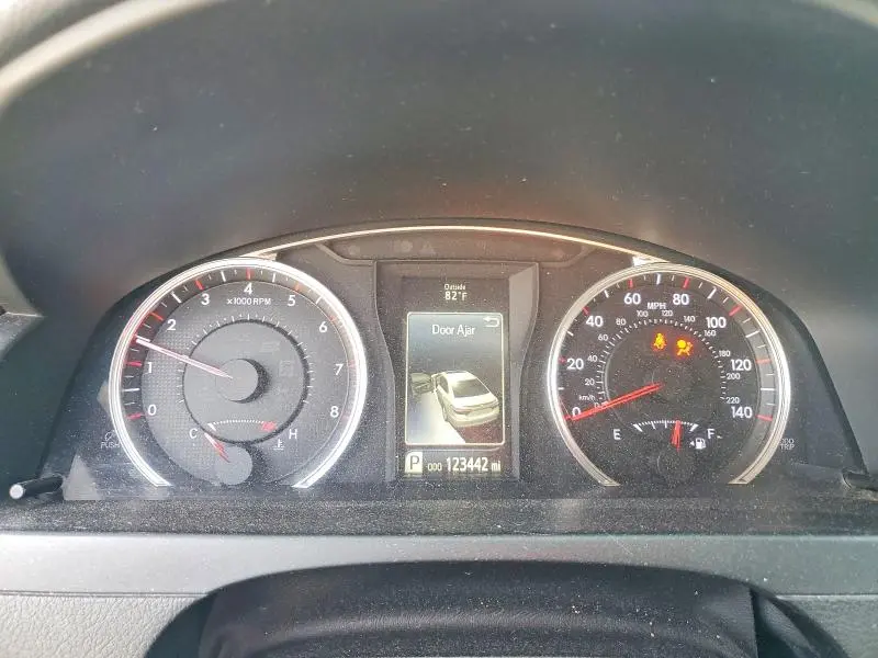 2016 TOYOTA CAMRY SE  