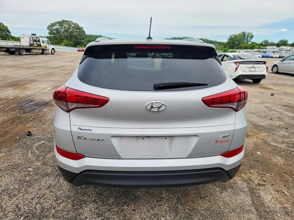 2016 HYUNDAI TUCSON SE  