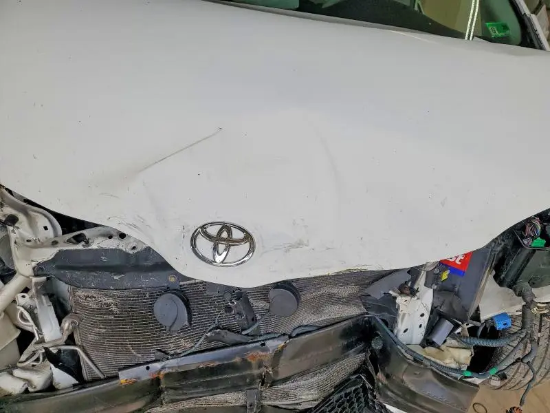 2011 TOYOTA SIENNA LE  