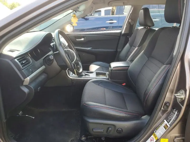 2016 TOYOTA CAMRY SE  