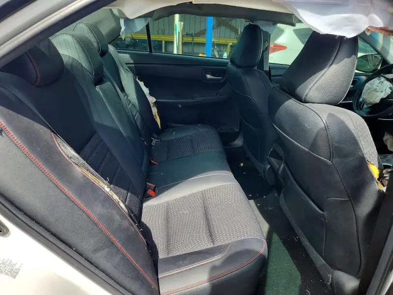 2015 TOYOTA CAMRY SE  