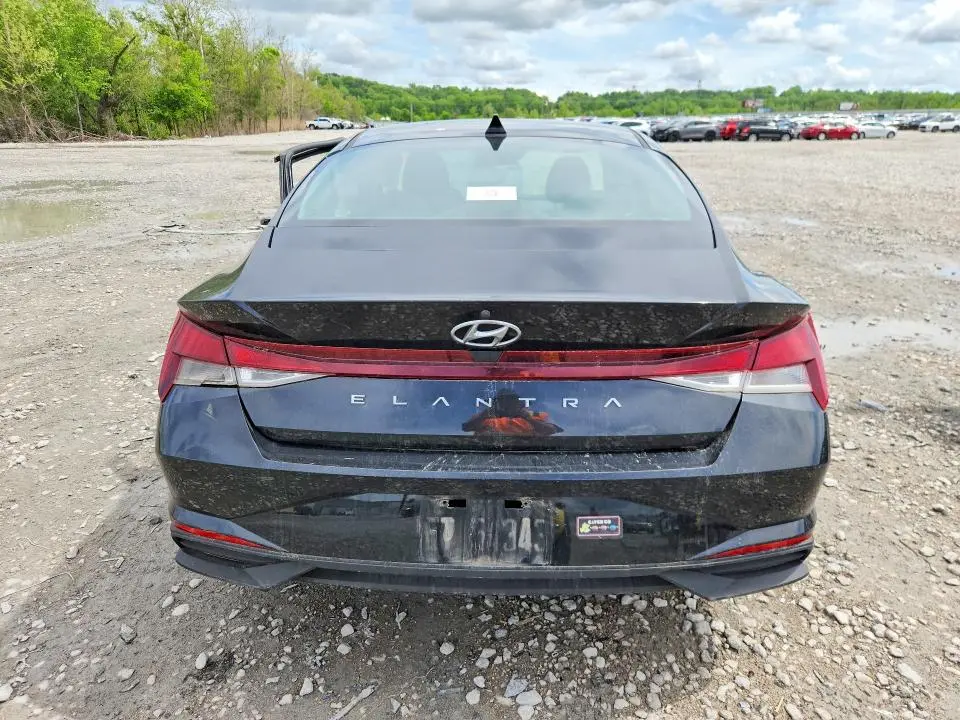 2021 HYUNDAI ELANTRA SE  