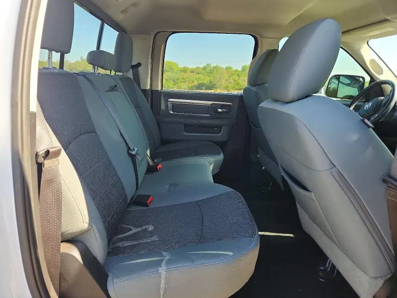 2016 RAM 1500 SLT  