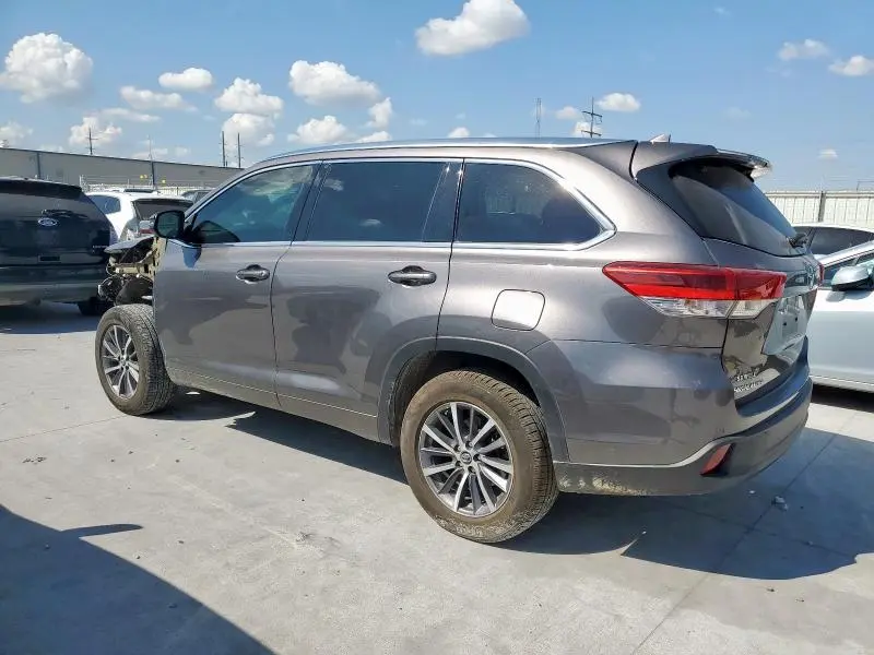 2017 TOYOTA HIGHLANDER SE  