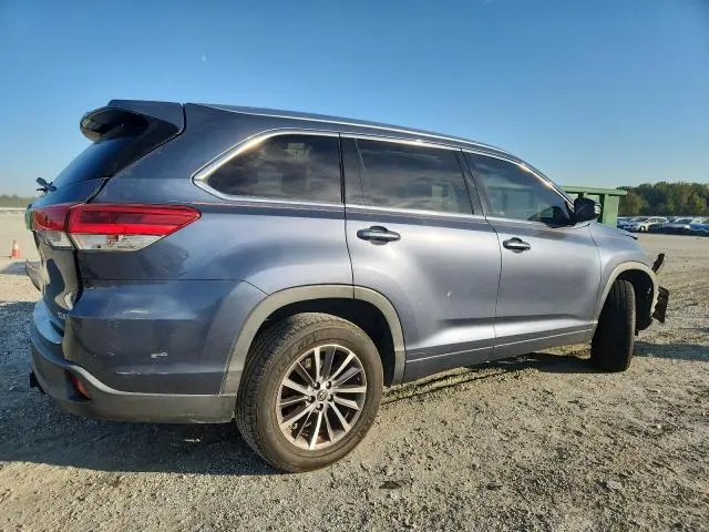 2017 TOYOTA HIGHLANDER SE  