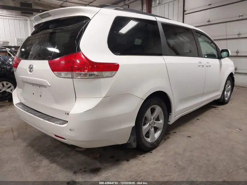 2011 TOYOTA SIENNA LE V6