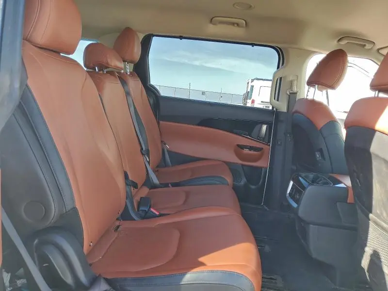 2024 KIA CARNIVAL SX  