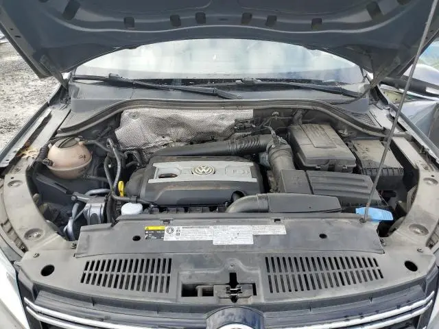 2013 VOLKSWAGEN TIGUAN S  
