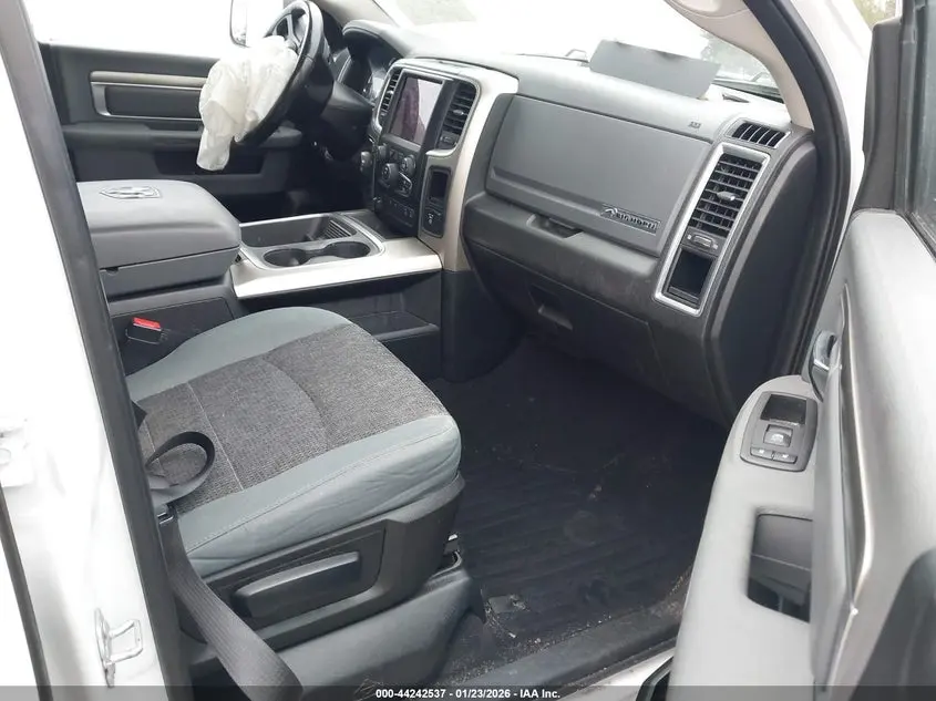 2018 RAM 1500 BIG HORN  4X4 6'4 BOX