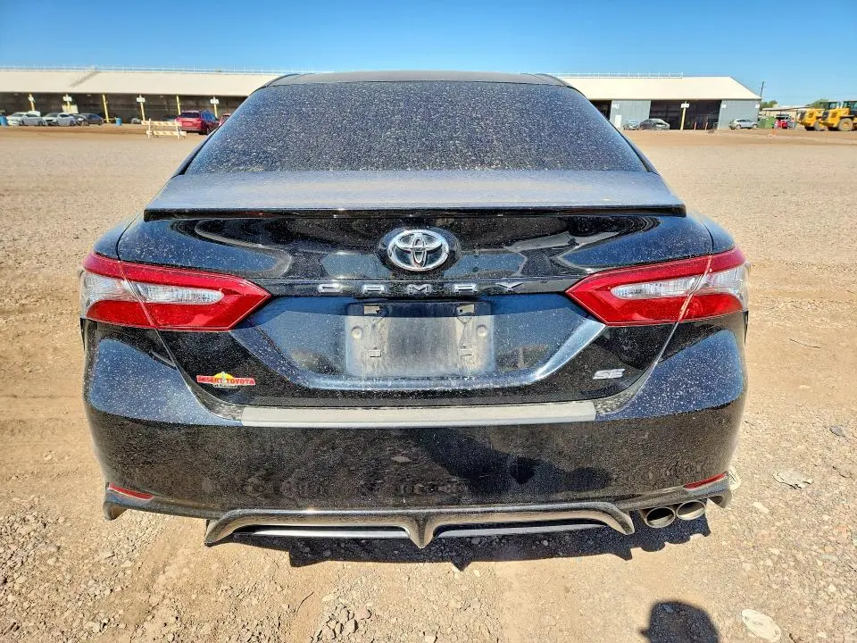 2018 TOYOTA CAMRY SE  
