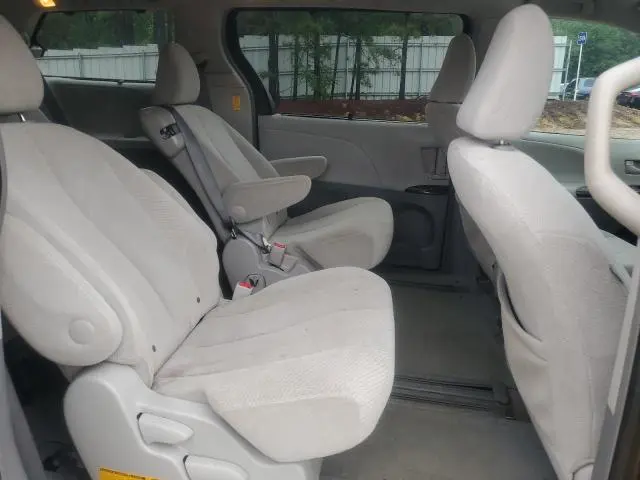 2013 TOYOTA SIENNA LE  