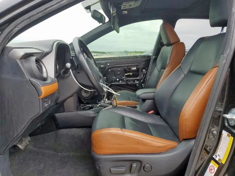2016 TOYOTA RAV4 SE  