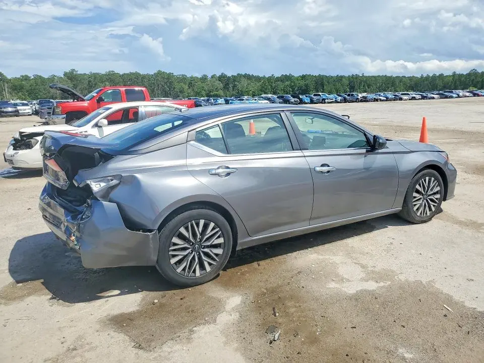 2024 NISSAN ALTIMA SV  