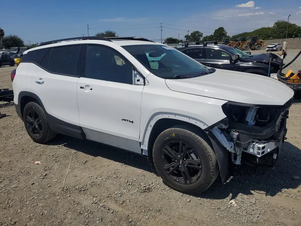 2022 GMC TERRAIN AT4  