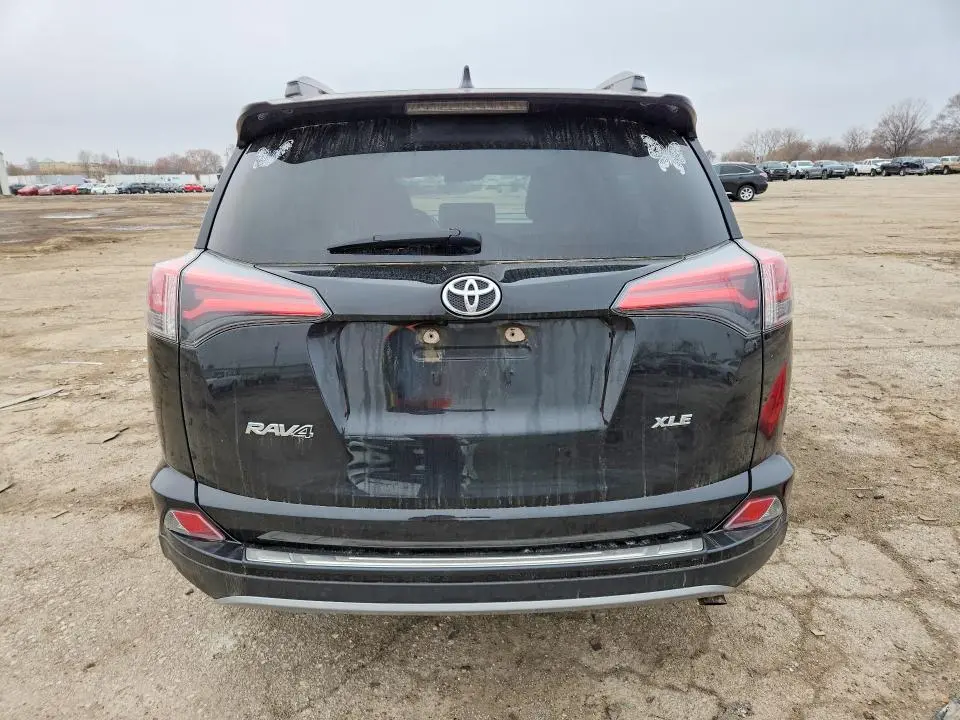 2018 TOYOTA RAV4 XLE  