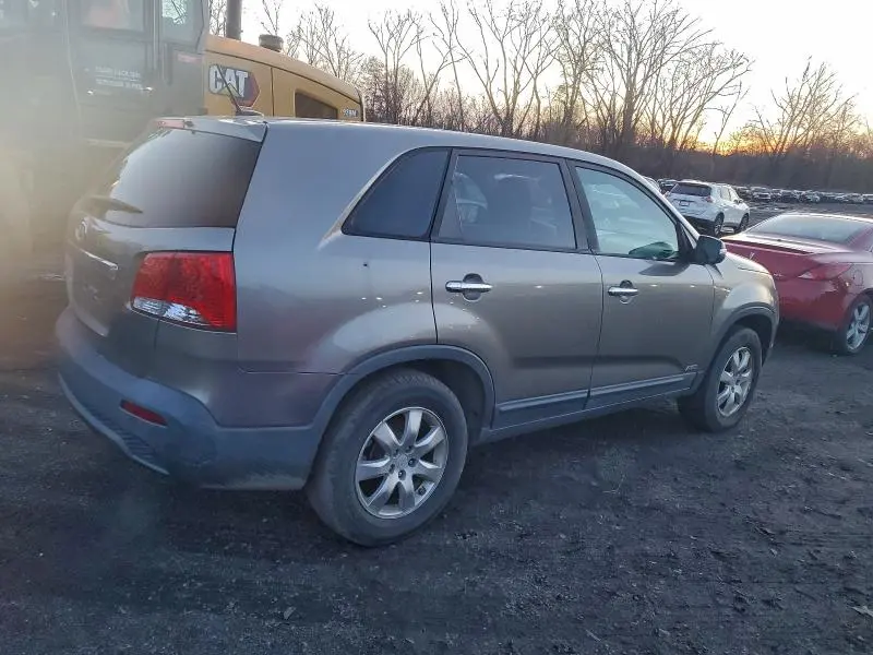 2011 KIA SORENTO BASE  