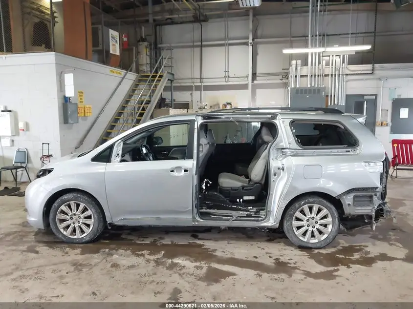 2015 TOYOTA SIENNA LIMITED PREMIUM 7 PASSENGER