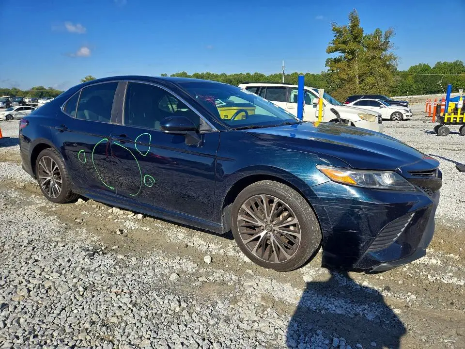 2018 TOYOTA CAMRY SE  