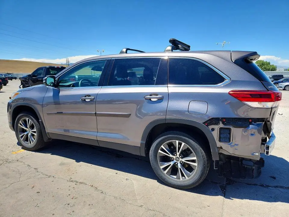 2019 TOYOTA HIGHLANDER LE  
