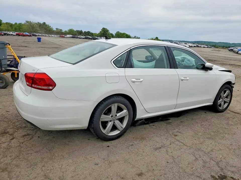 2013 VOLKSWAGEN PASSAT SE  