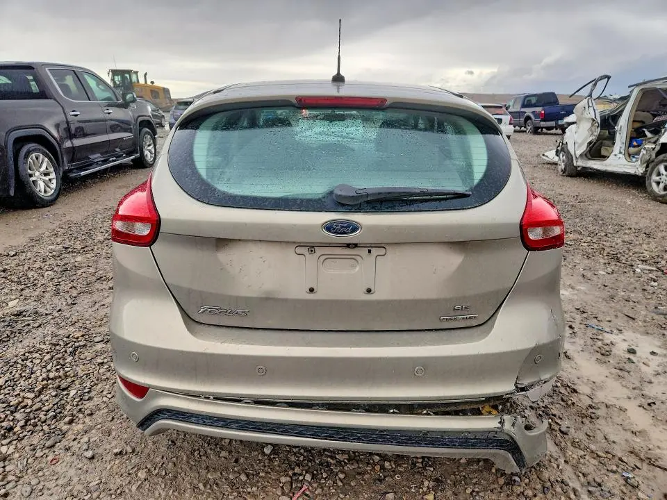 2015 FORD FOCUS SE  