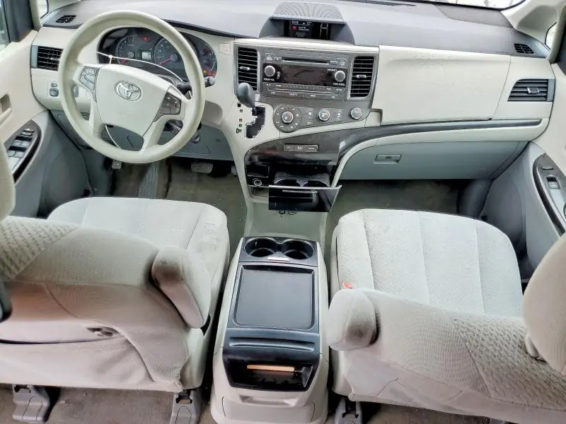 2011 TOYOTA SIENNA LE  