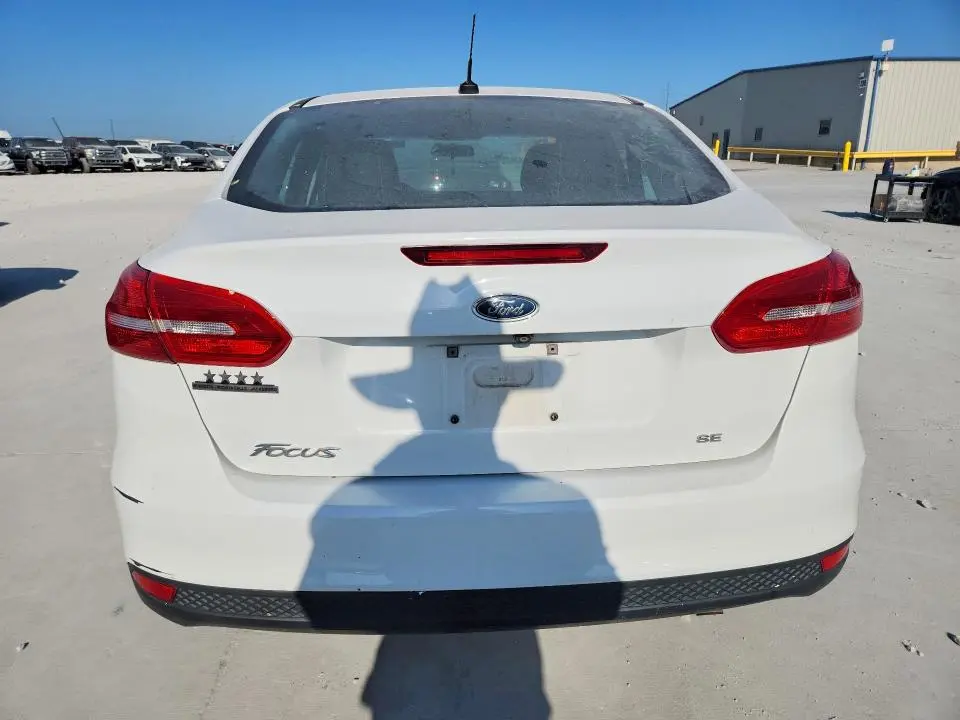 2015 FORD FOCUS SE  