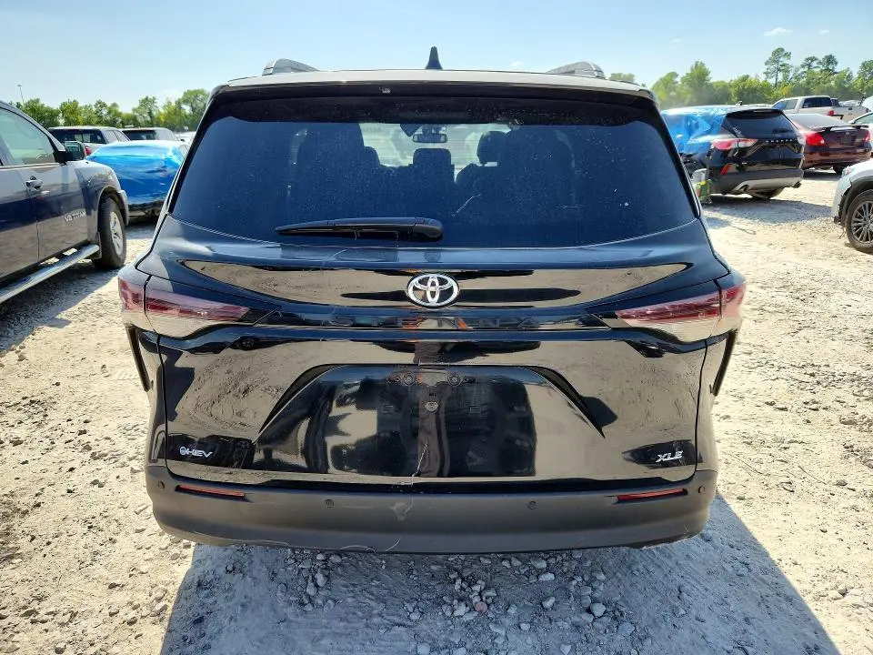 2026 TOYOTA SIENNA XLE 8-PASSENGER  