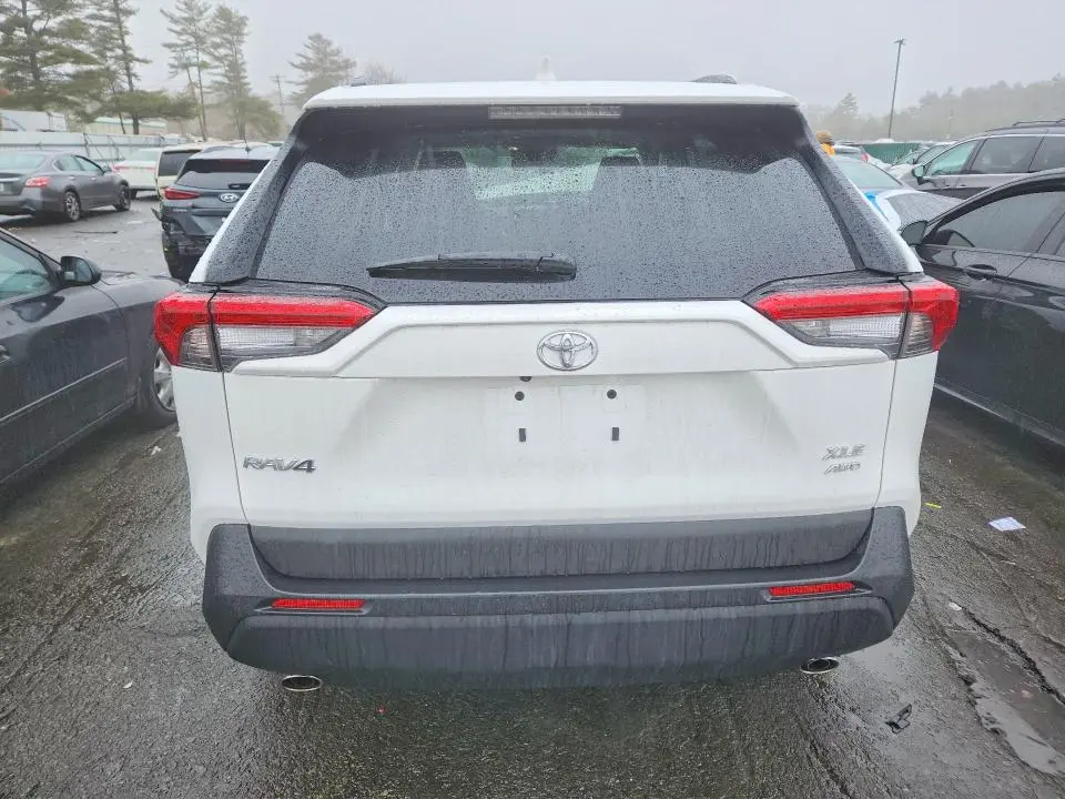 2025 TOYOTA RAV4 XLE  