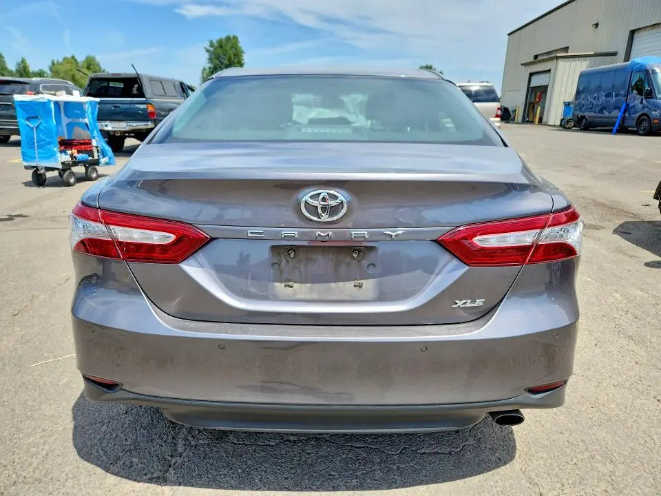 2018 TOYOTA CAMRY XLE  