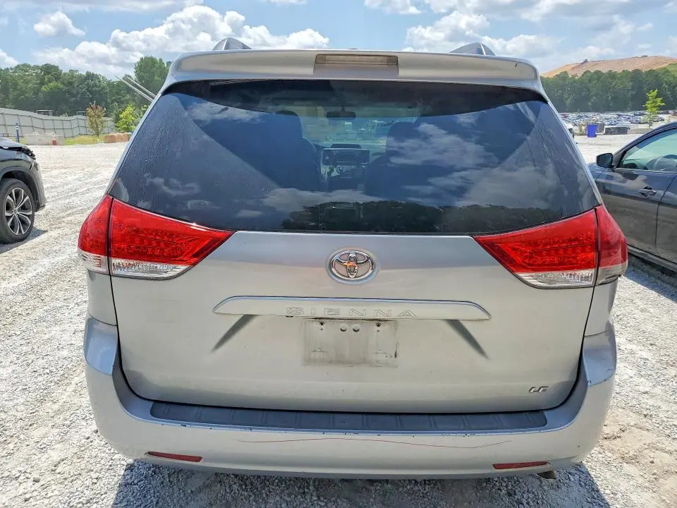 2012 TOYOTA SIENNA LE  