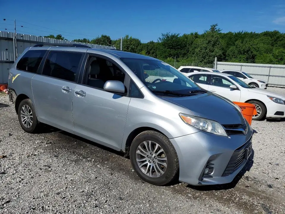 2019 TOYOTA SIENNA XLE 8-PASSENGER  
