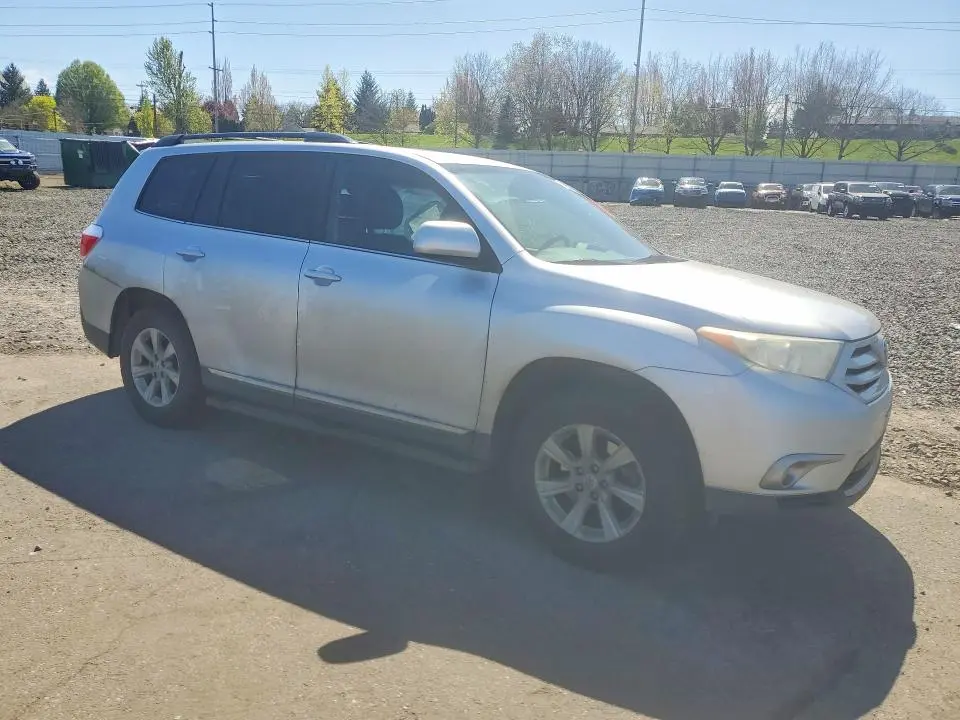 2013 TOYOTA HIGHLANDER SE  