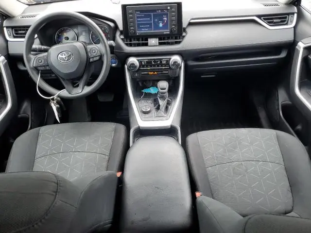 2020 TOYOTA RAV4 XLE  