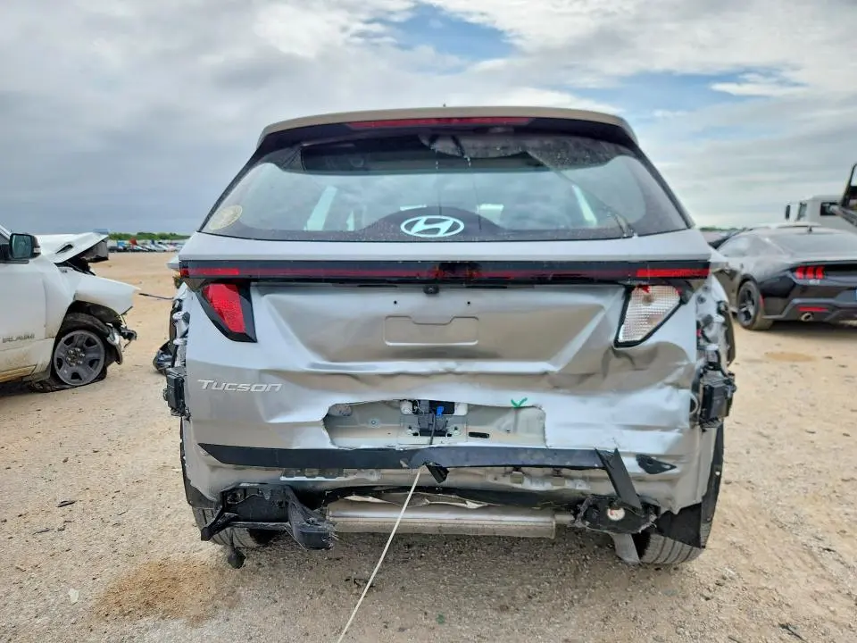 2025 HYUNDAI TUCSON SE  