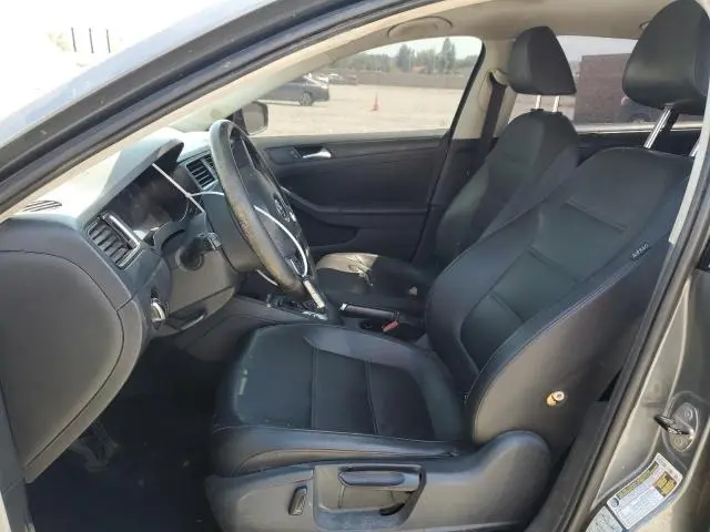 2011 VOLKSWAGEN JETTA SE  