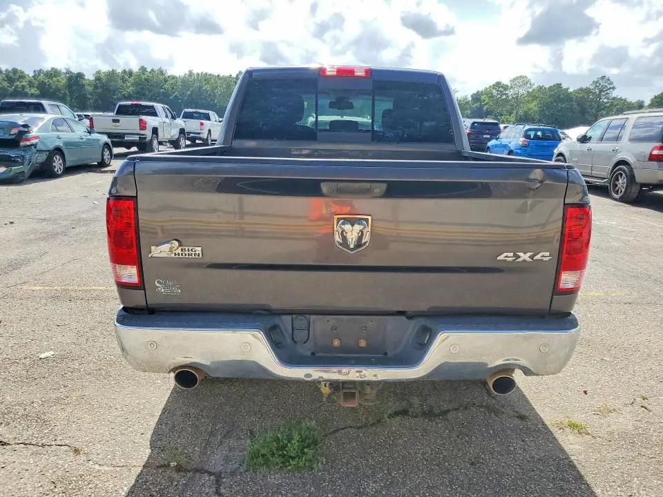 2016 RAM 1500 SLT  