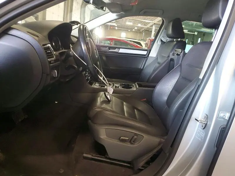 2014 VOLKSWAGEN TOUAREG V6  