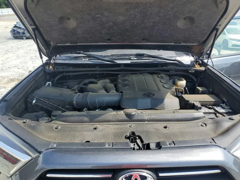 2021 TOYOTA 4RUNNER SR5  