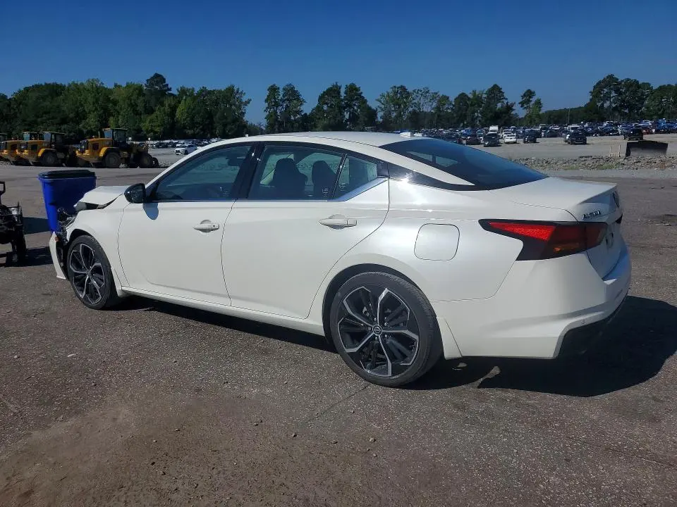 2024 NISSAN ALTIMA SR  