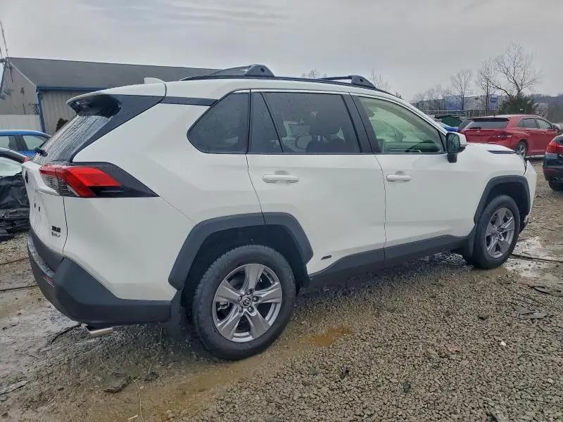 2025 TOYOTA RAV4 XLE  