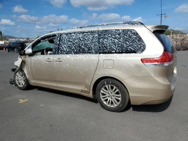 2013 TOYOTA SIENNA XLE  