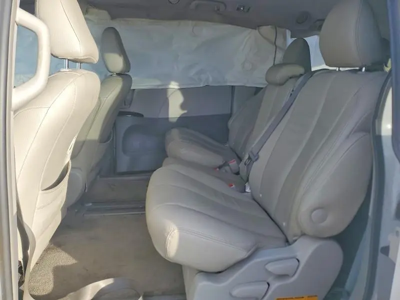 2012 TOYOTA SIENNA LE  