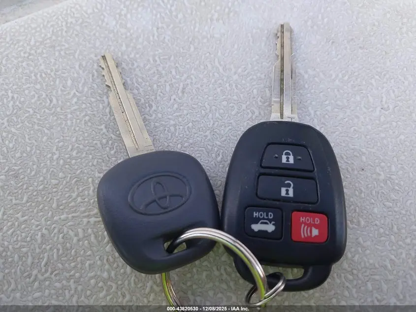 2016 TOYOTA CAMRY XLE